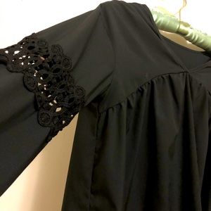 Women Black V Neck Fluffy Détail Sleeve Blouse